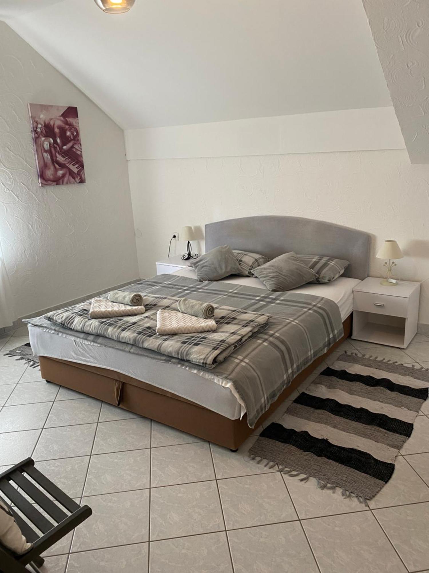 Guesthouse Magdalena Rakovica Bagian luar foto